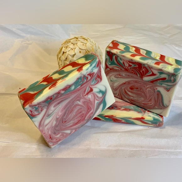 Hand Crafted Artisan Soap with Sweet Peppermint Scent for The Holidays - Picture 10 of 11